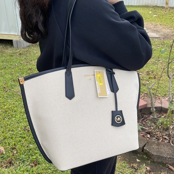 Brand new Micheal kors tote - Picture 6 of 7